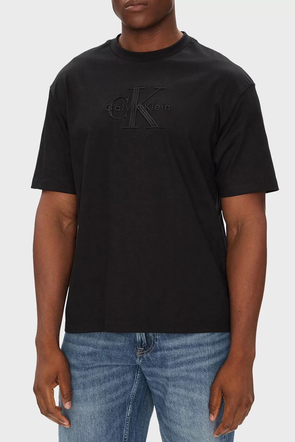 Calvin Klein Jeans Erkek Önü Kısa Arkası Uzun Nakışlı Siyah T-shirt LV04RB295G-UB1