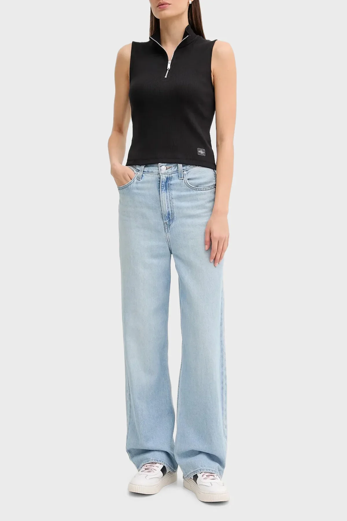 Calvin Klein Kadın Etiketli Kolsuz Yarım Fermuarlı Siyah Bluz LV047C909G-UB1