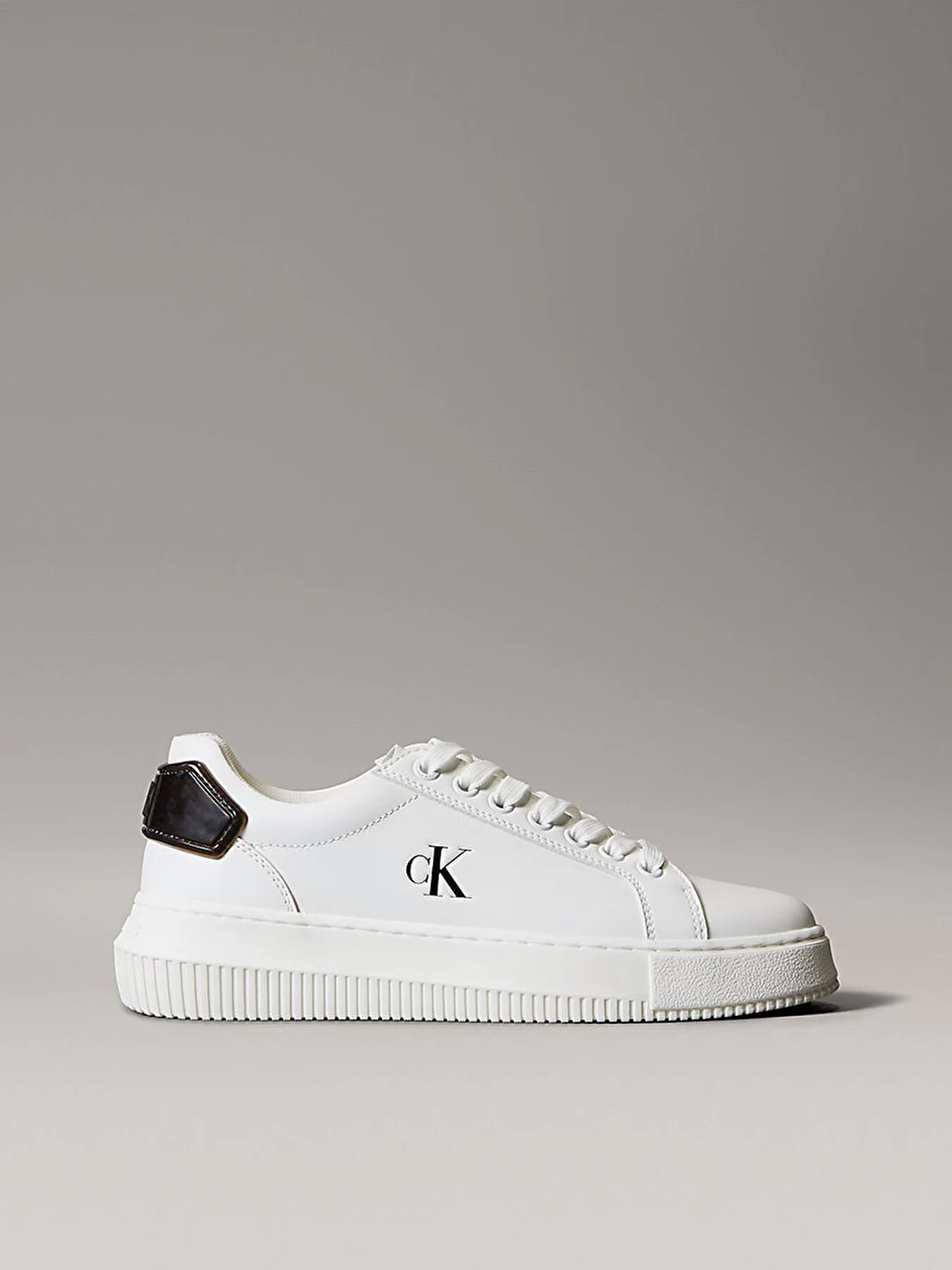 Calvin Klein Jeans Kadın Kalın Tabanlı Arma Detaylı Deri Beyaz Sneaker YW0YW01846-01W
