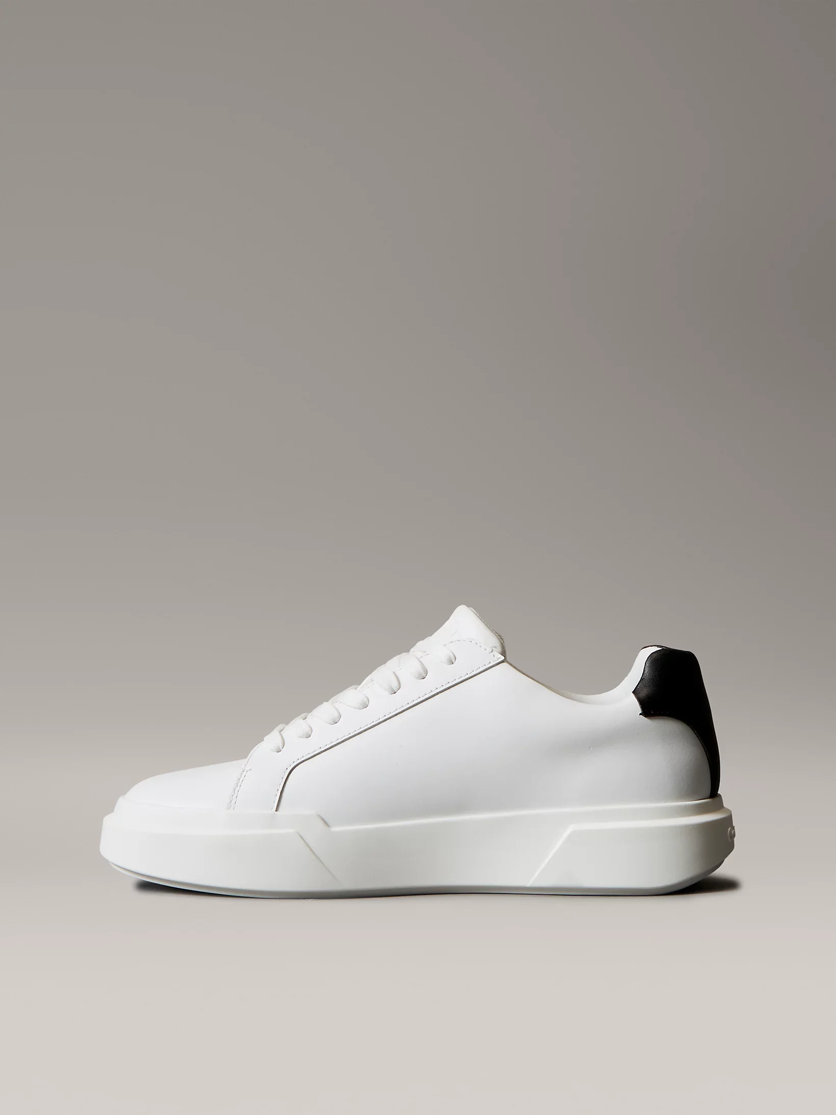 Calvin Klein Jeans Kalın Tabanlı Bağcıklı Deri Erkek Sneaker YM0YM01344-01W