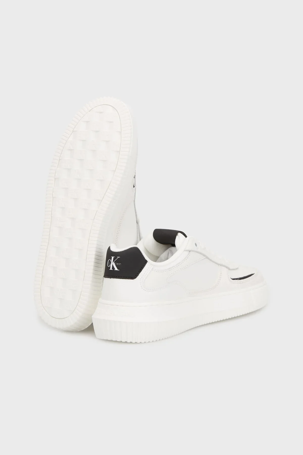 Calvin Klein Jeans Kalın Tabanlı Bileksiz Deri-Nubuk Monogramlı Kadın Beyaz Sneaker YW0YW02001-01W