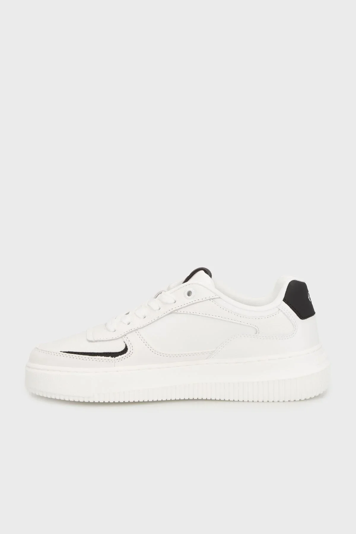 Calvin Klein Jeans Kalın Tabanlı Bileksiz Deri-Nubuk Monogramlı Kadın Beyaz Sneaker YW0YW02001-01W