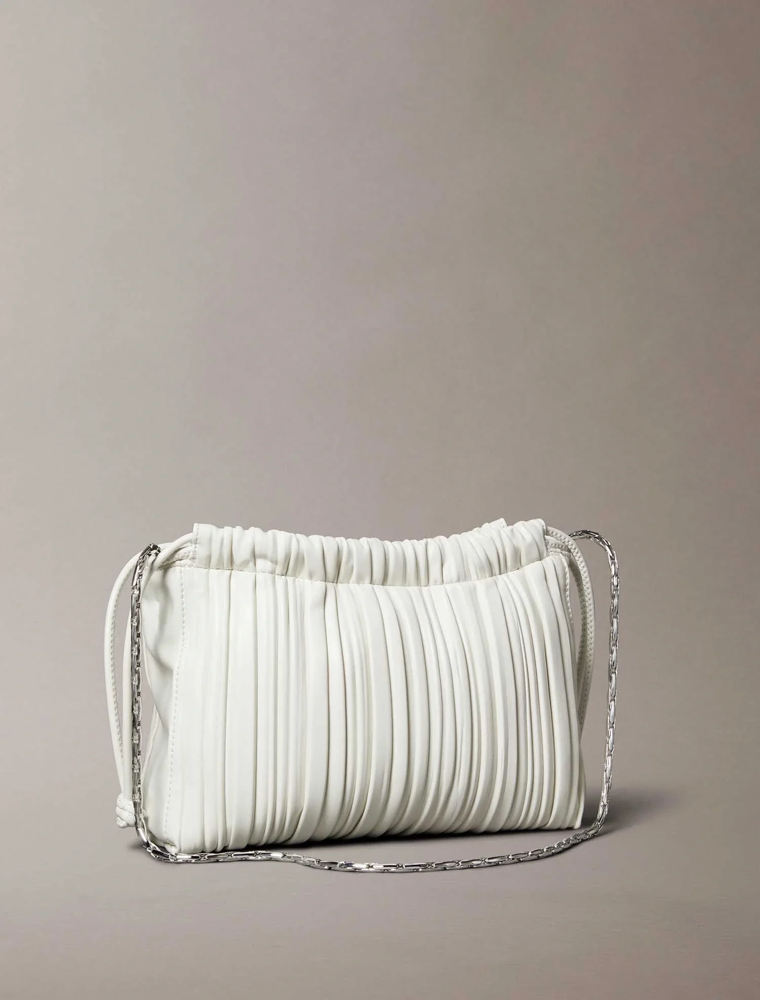 Calvin Klein Jeans PLISSE DRAWSTRING BAG Kadın Beyaz Çanta LV04F3076G-FUP