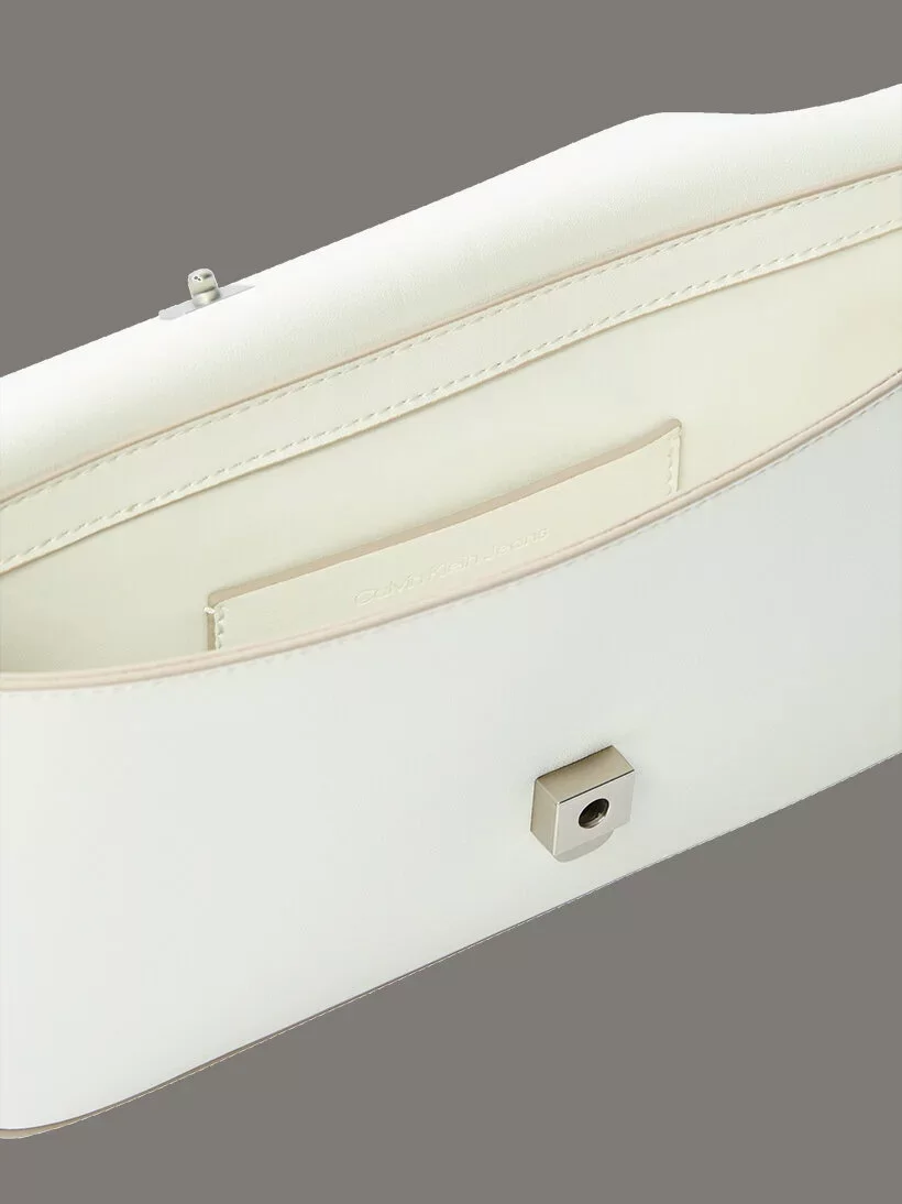 Calvin Klein Jeans SCULPTED FLAP SHOULDER POUCH25 Kadın Beyaz Omuz Çantası LV04K3148G-FUP