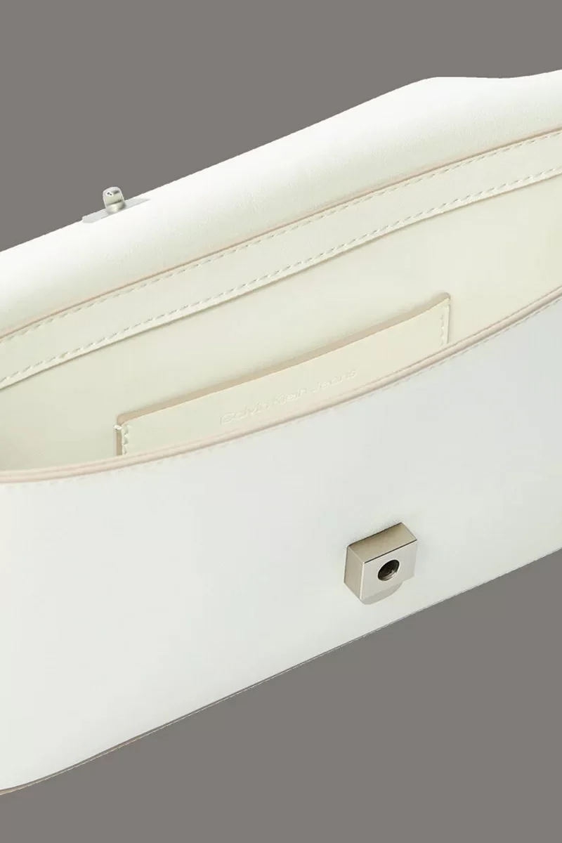 Calvin Klein Jeans SCULPTED FLAP SHOULDER POUCH25 Kadın Beyaz Omuz Çantası LV04K3148G-FUP