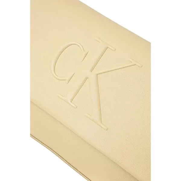 Calvin Klein Jeans SCULPTED FLAP SHOULDER POUCH25 Kadın Beyaz Omuz Çantası LV04K3148G-RM0