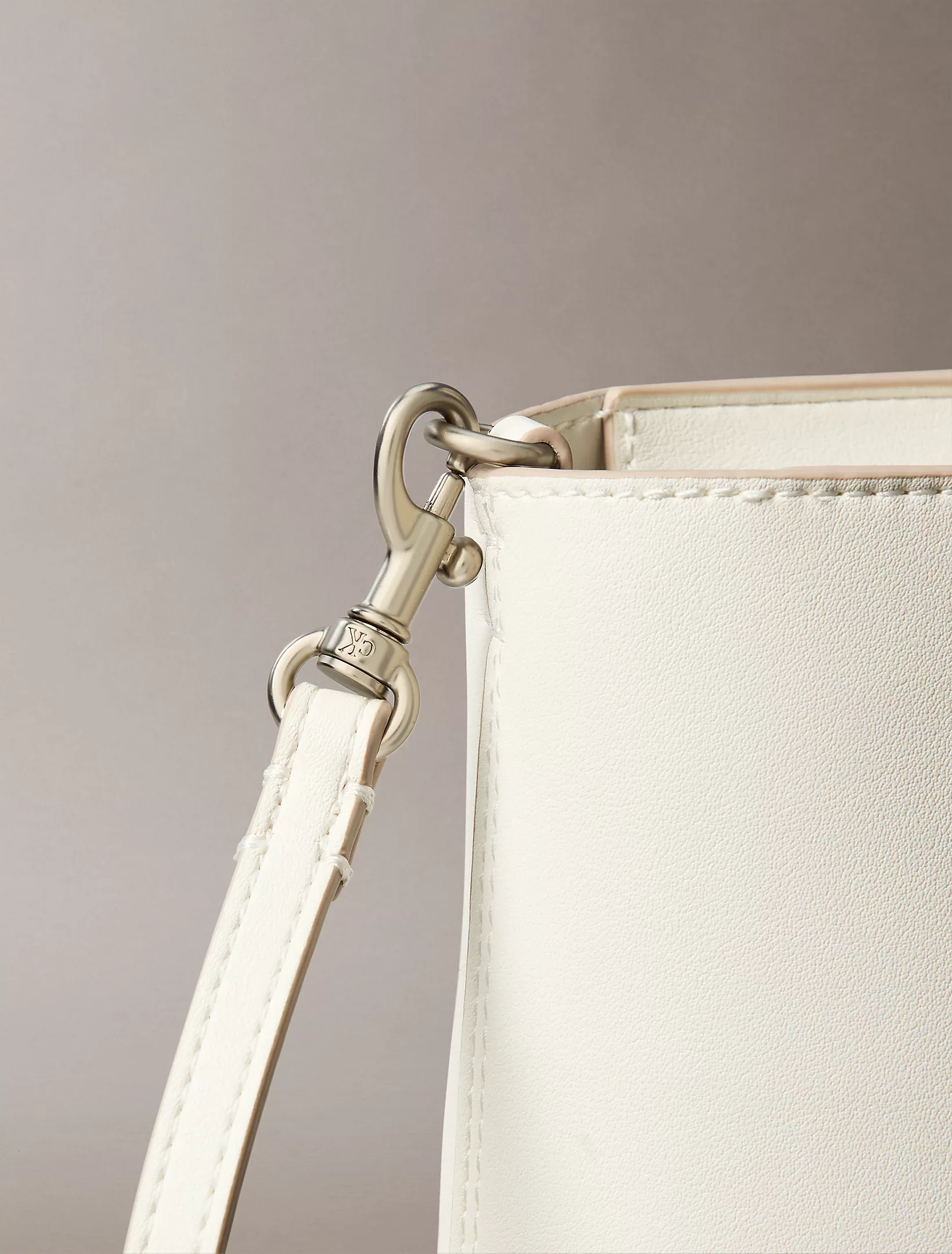 Calvin Klein Jeans SCULPTED MINI EW TOTE Kadın Beyaz Çanta LV04K3111G-FUP