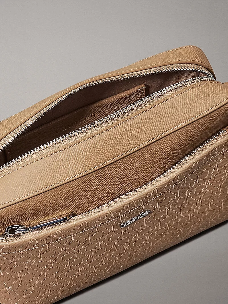 Calvin Klein CK MUST CONV CAMERA BAG_MONO Kadın Bej Çapraz Çanta K60K612808-0F4