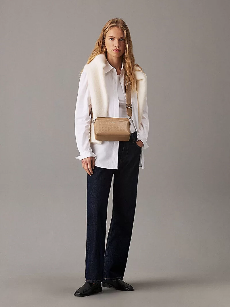 Calvin Klein CK MUST CONV CAMERA BAG_MONO Kadın Bej Çapraz Çanta K60K612808-0F4