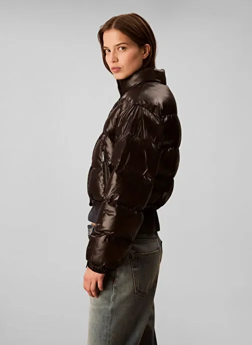 Calvin Klein Parlak Kısa Şişme Kadın Siyah Ceket LV047D504G-UB1