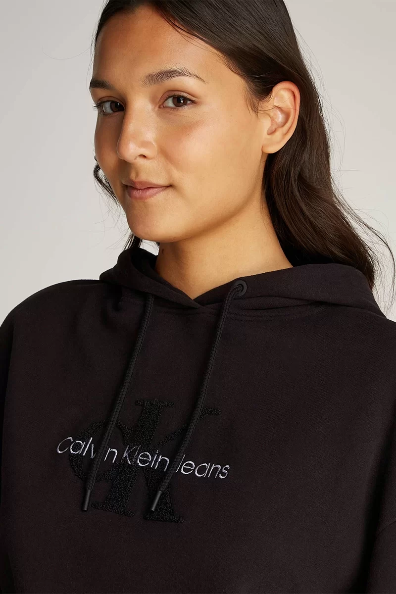 CK Jeans CHENILLE MONOLOGO HOODIE Kadın SİYAH Sweatshirt J20J224170-BEH