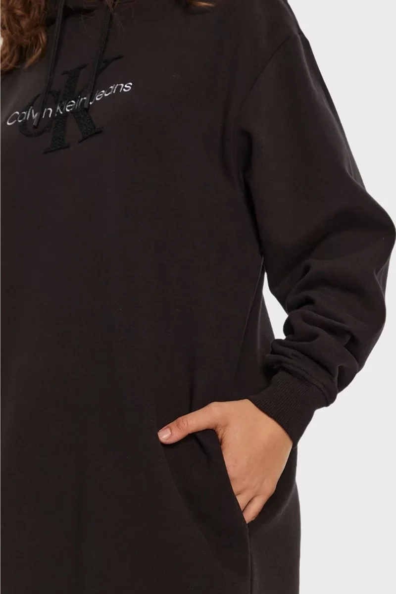 CK Jeans CHENILLE MONOLOGO HOODIE DRESS Kadın SİYAH Elbise J20J224685-BEH