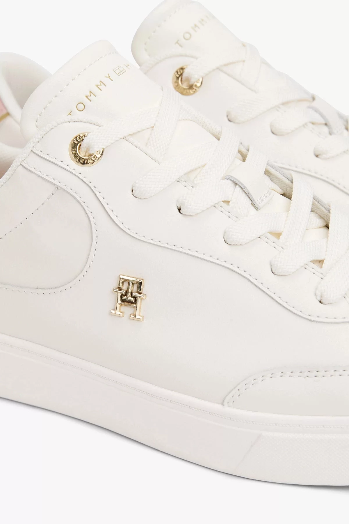 Tommy Hilfiger Kadın Beyaz Deri Essential Court Sneaker