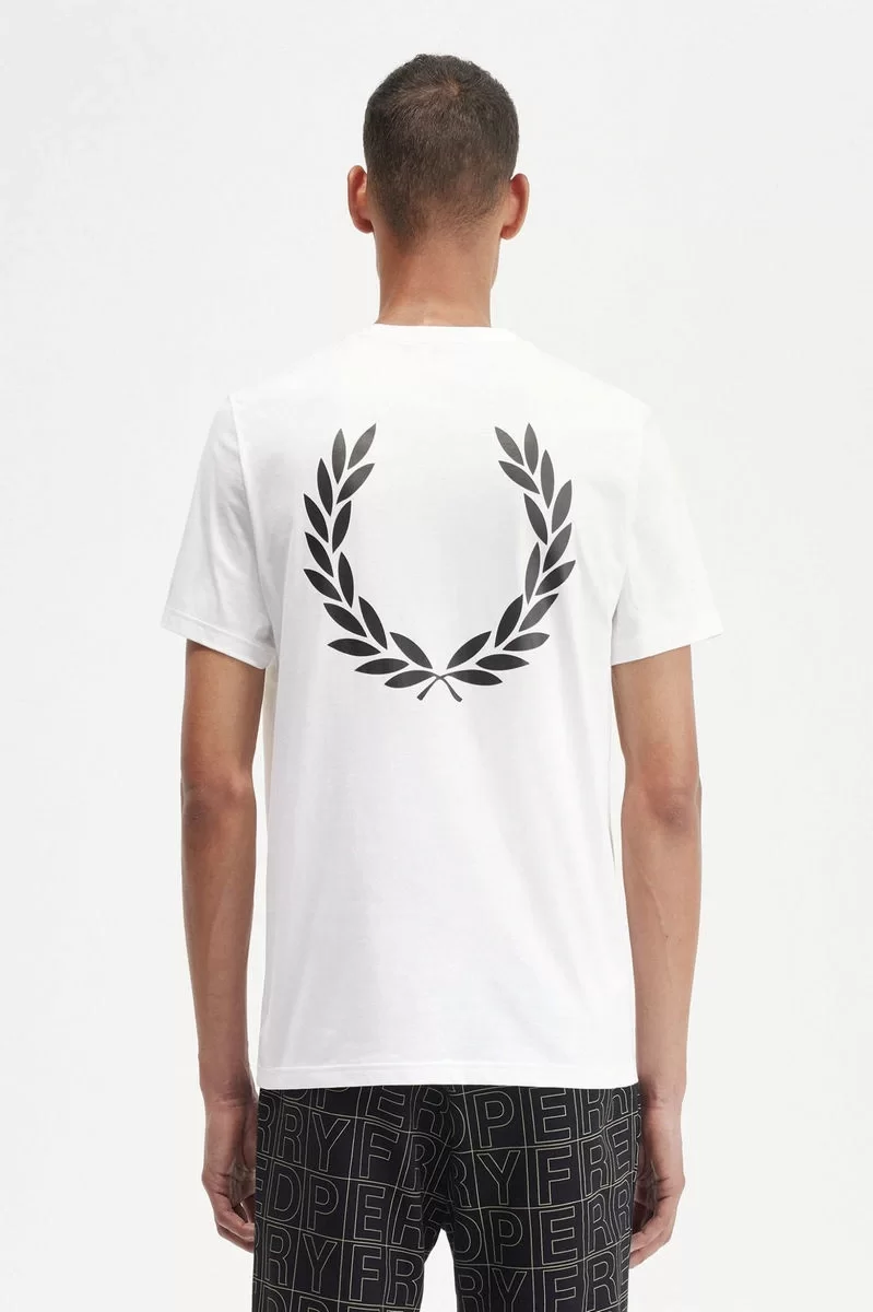 Fred Perry REAR POWDER LAUREL GRAPHIC TEE Erkek  T-shirt M7784-100