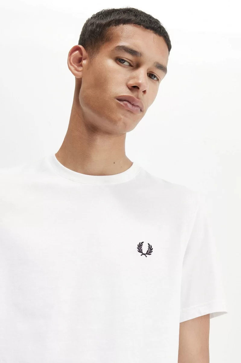 Fred Perry REAR POWDER LAUREL GRAPHIC TEE Erkek  T-shirt M7784-100