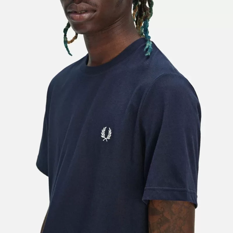Fred Perry REAR POWDER LAUREL GRAPHIC TEE Erkek  T-shirt M7784-608