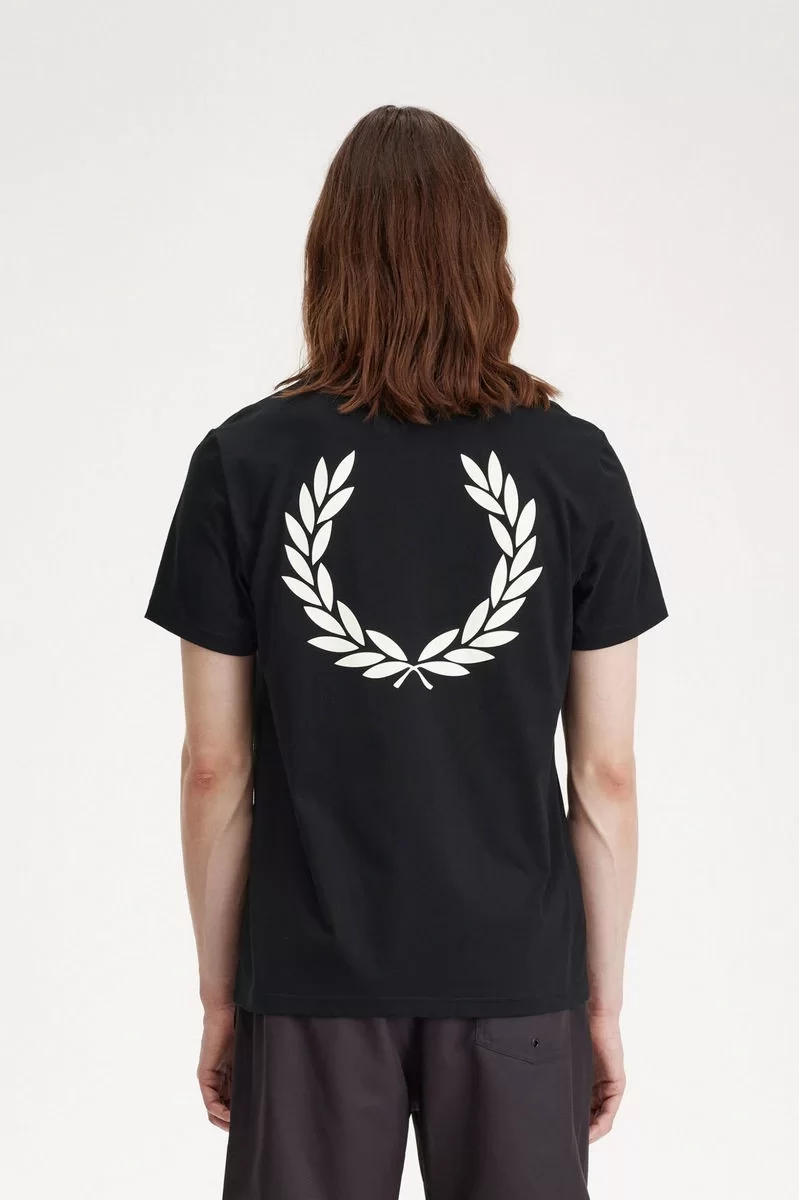 Fred Perry REAR POWDER LAUREL GRAPHIC TEE Erkek  T-shirt M7784-102