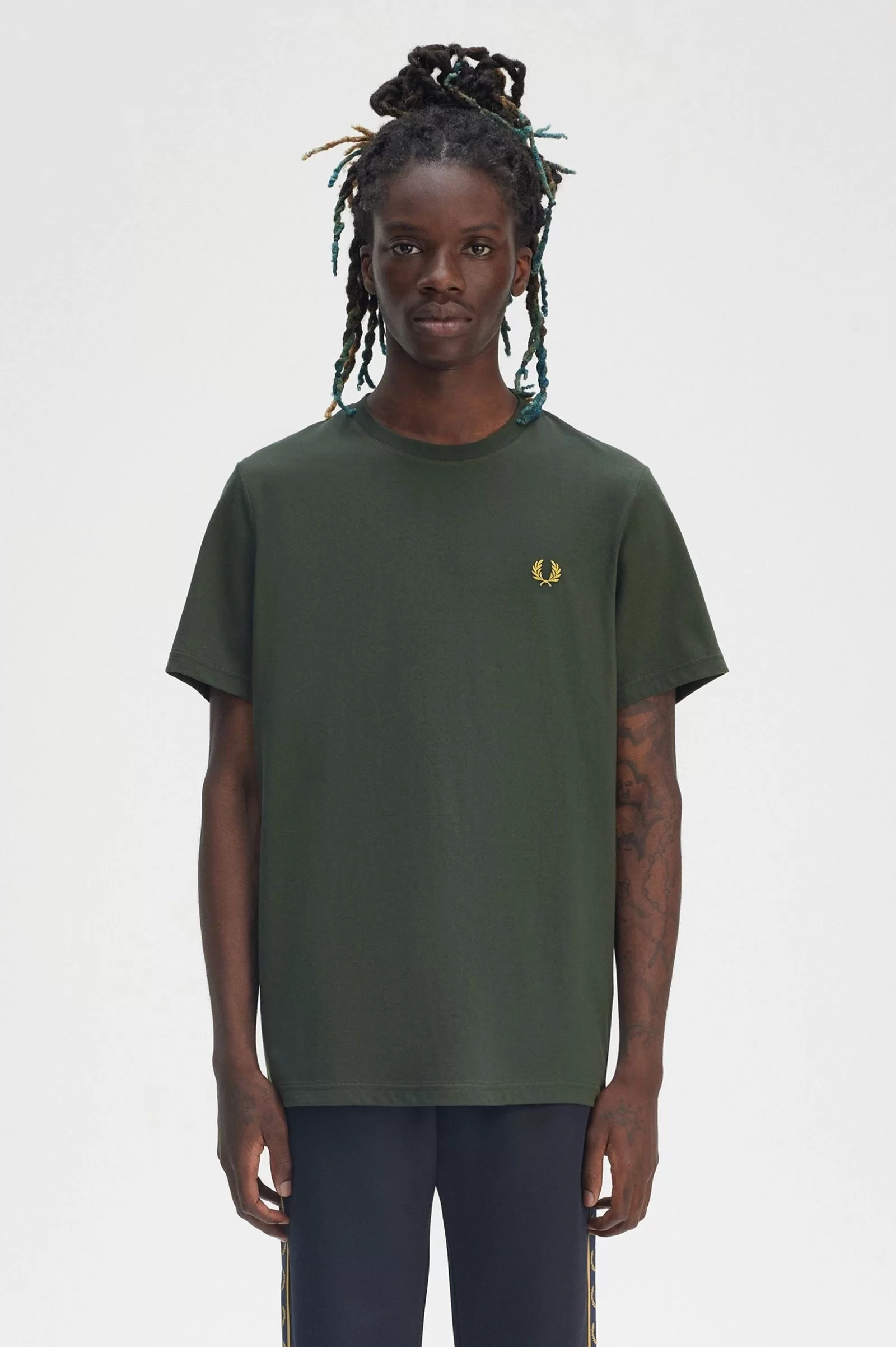 Fred Perry REAR POWDER LAUREL GRAPHIC TEE Erkek  T-shirt M7784-X89