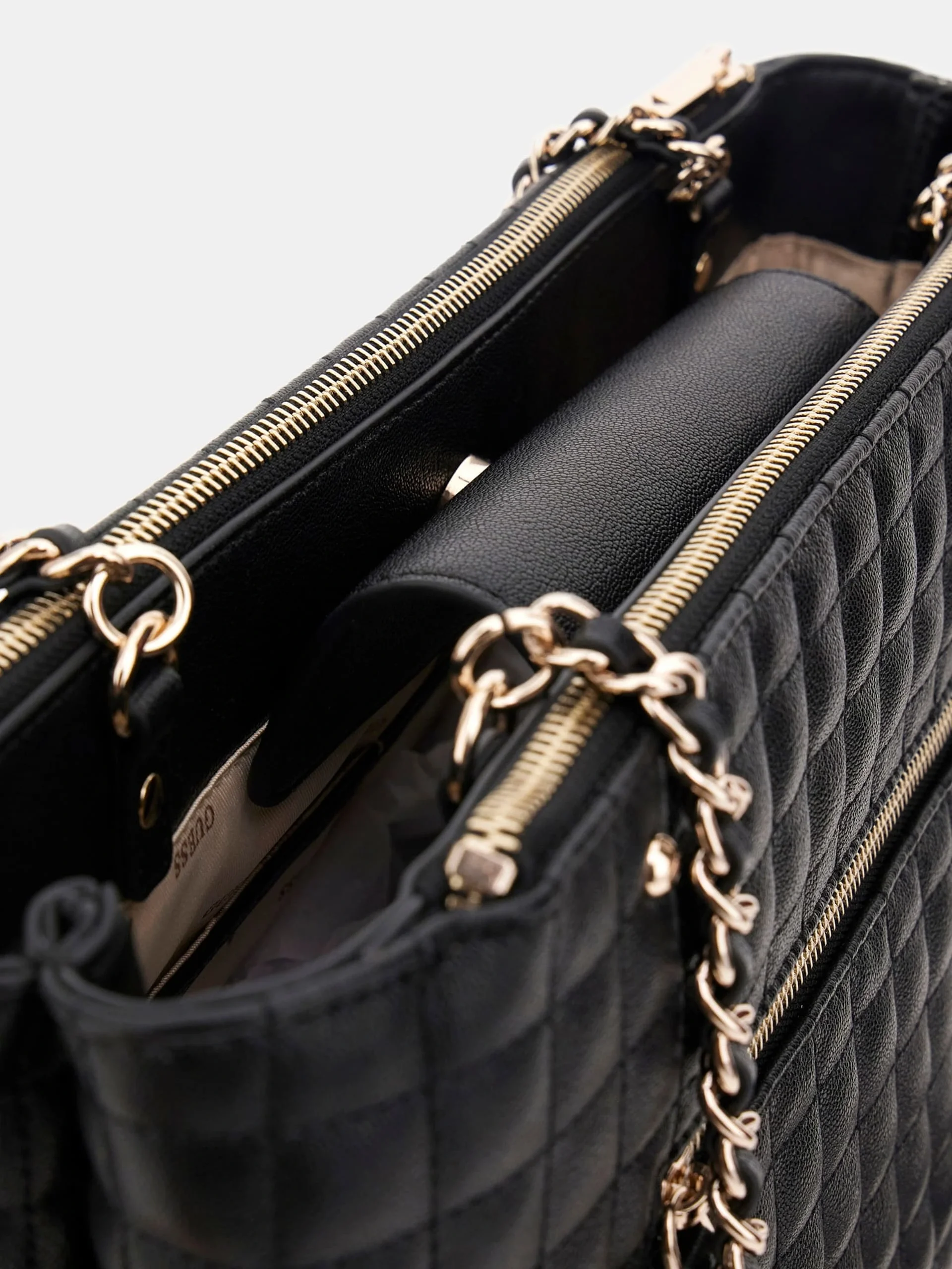 Guess Brera Kadın Siyah El Çantası HWQG8424220-BLA