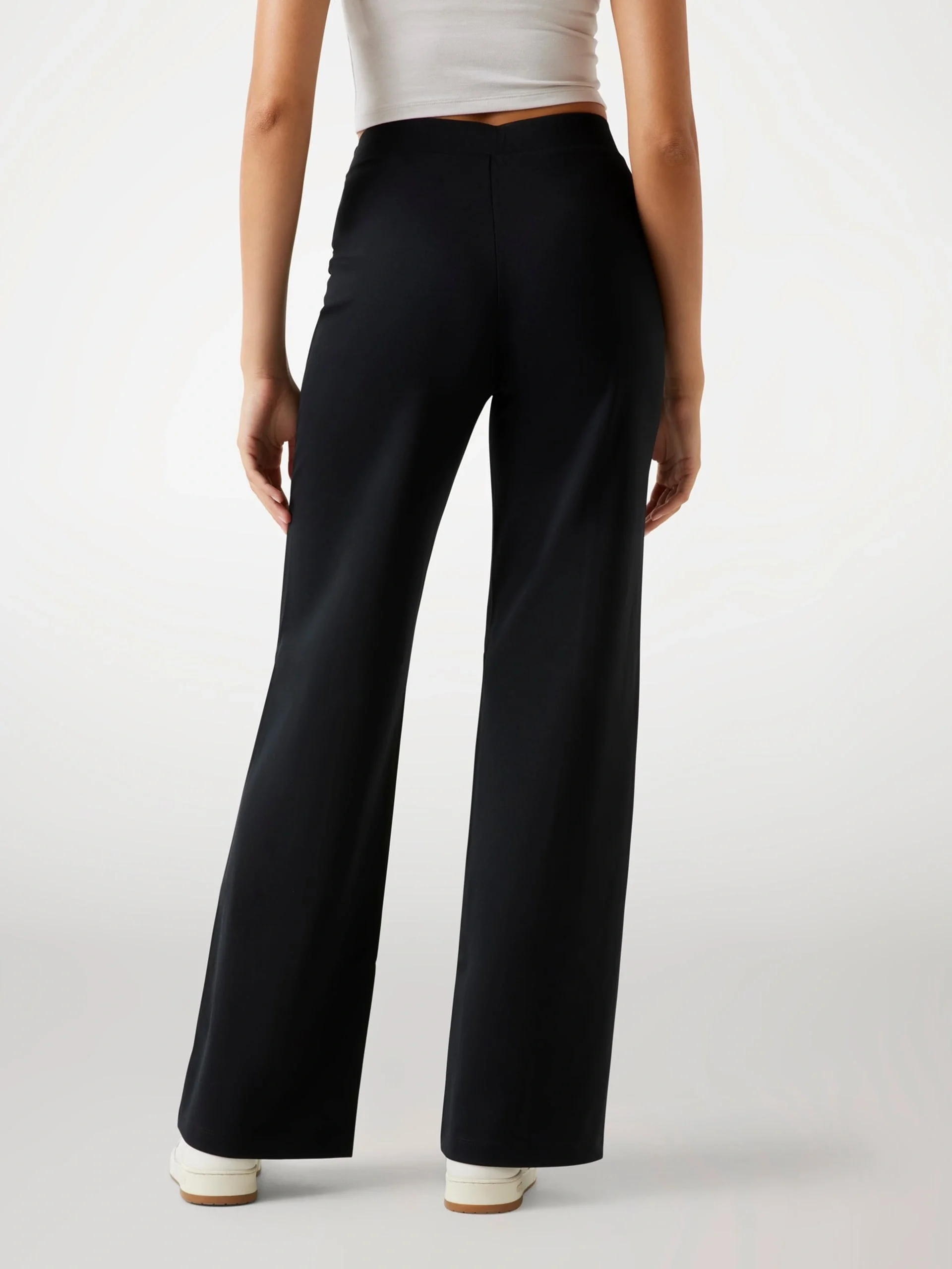 Guess Carla Kadın Siyah Aktif Flare Fit Eşofman Altı V5YB11KCX42-JBLK
