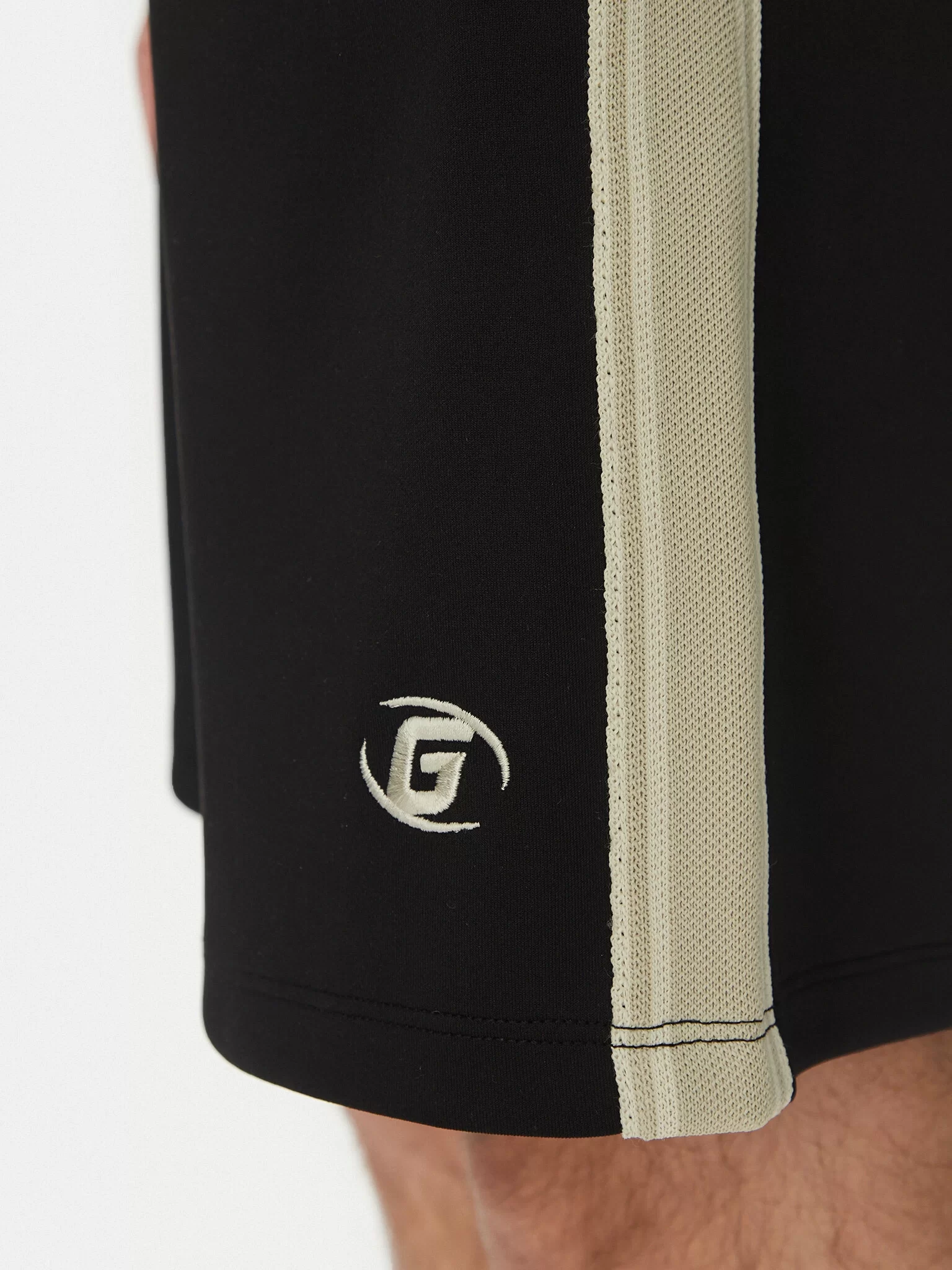 Guess CASTORE SHORT Erkek Siyah Şort Z5GD08KCRU2-JBLK