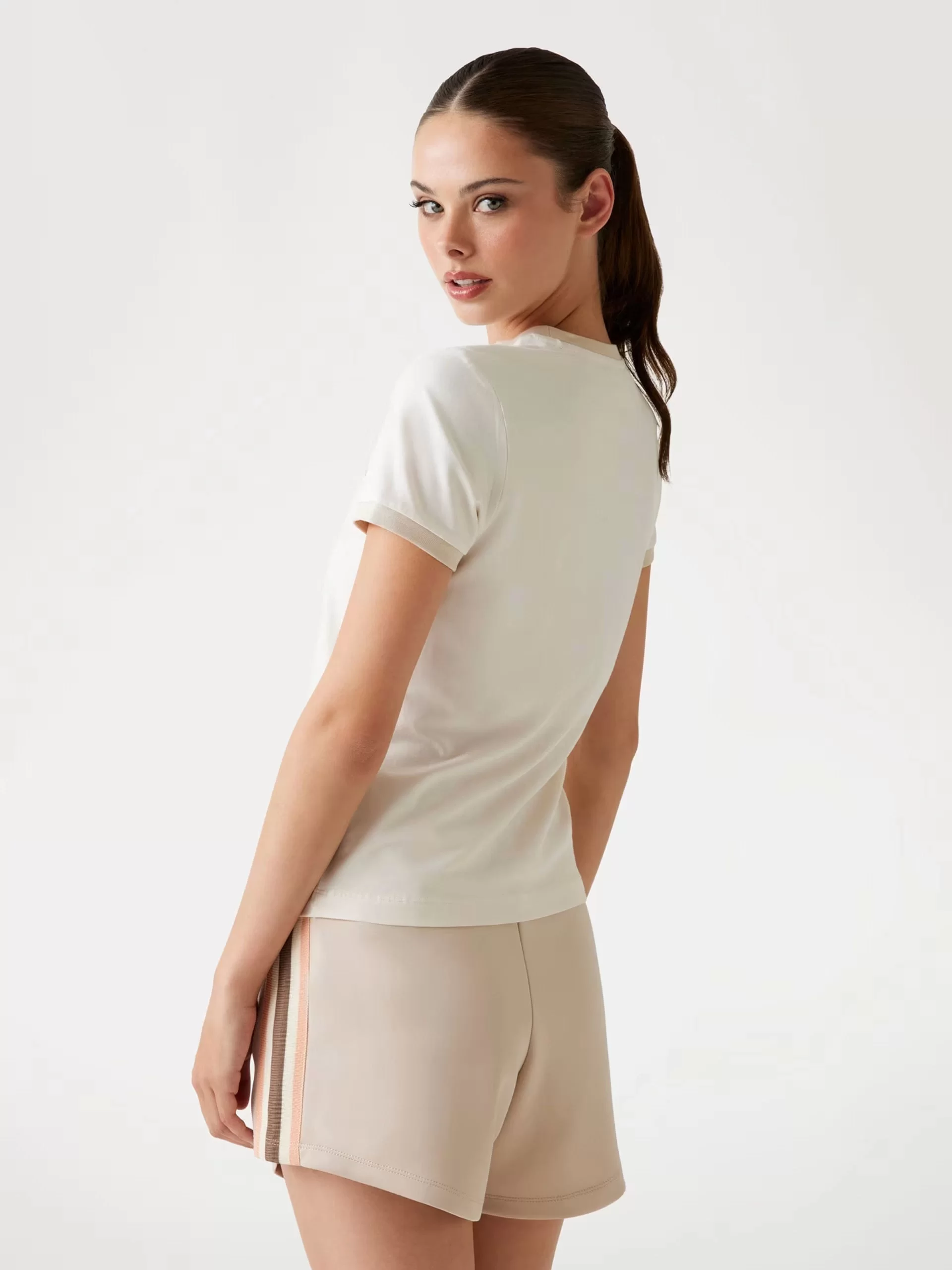 Guess Fosca Kadın Beyaz Aktif Boxy Fit T-Shirt V5BI06J1314-G1O6