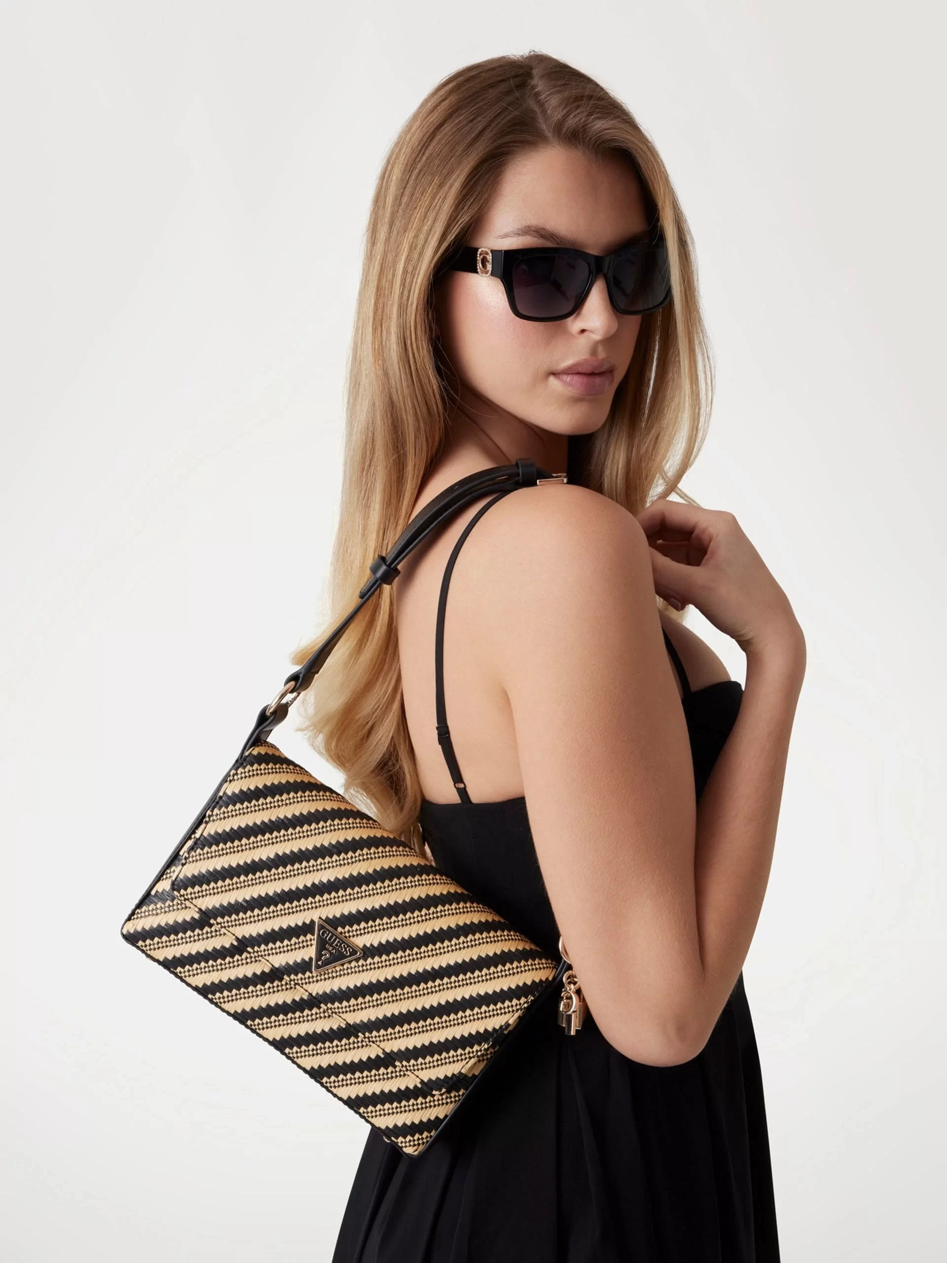 Guess SIMONA FLAP SHOULDER BAG Kadın Siyah Omuz Çantası HWWG9210190-NTB
