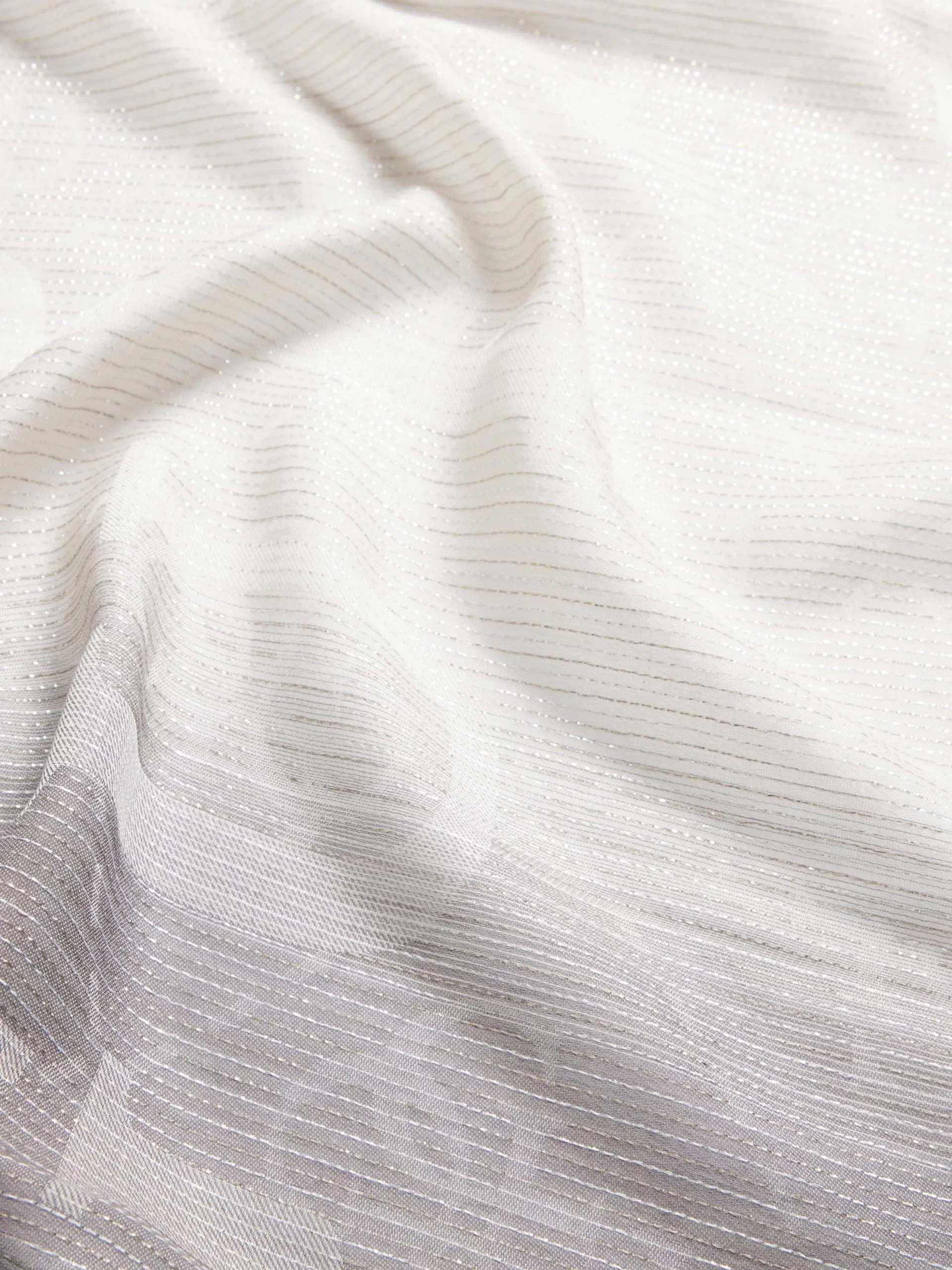 Guess Arnela Scarf Guess Lurx 80X180 Kadın Siyah Şal AW5280COT03-BLO
