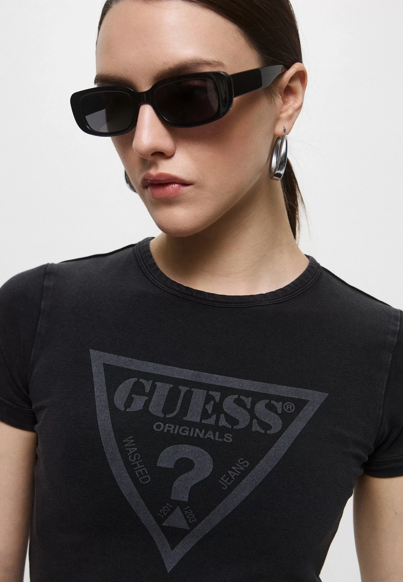 Guess GO VINTAGE TRIANGLE SLIM TEE Kadın Siyah T-shirt W5GI32J1314-JTMU