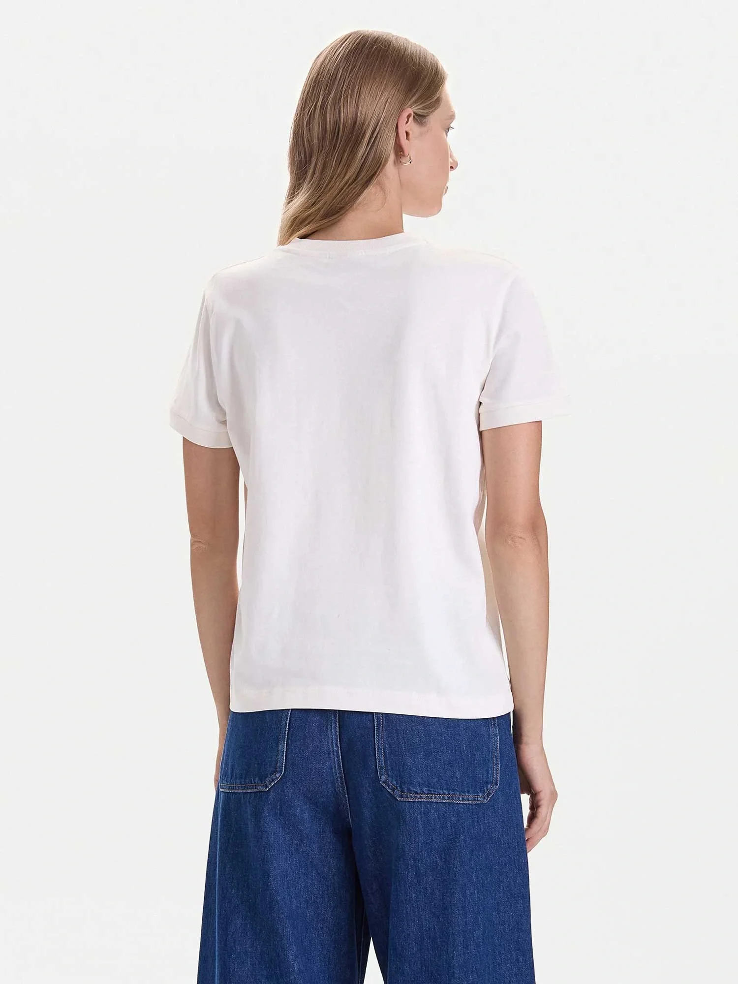 Guess Unique Kadın Beyaz Aktif Regular Fit T-Shirt V5BI16K8FQ4-G1H6