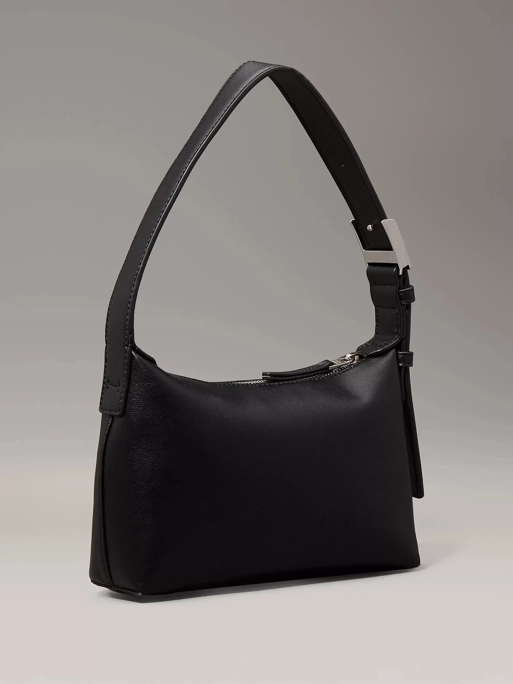 Calvin Klein Kadın Siyah Omuz Çantası K60K613027-BEH
