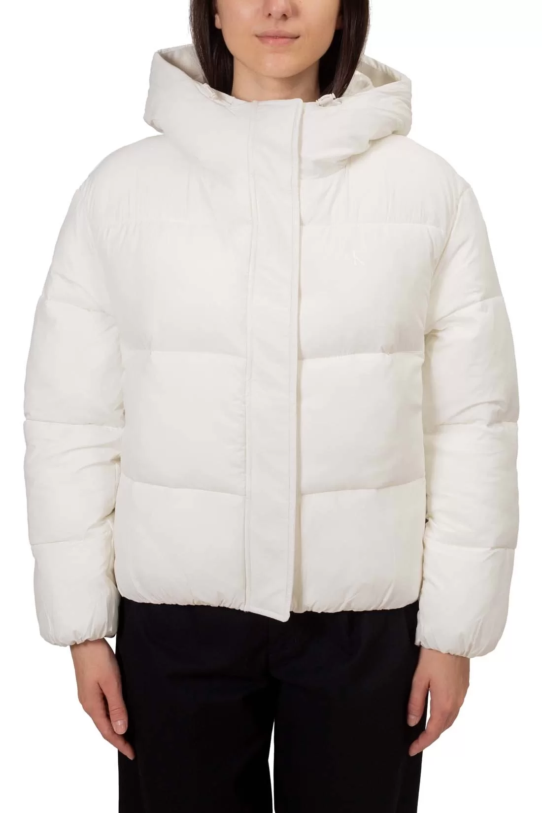 CK Jeans LOGO SHORT HOODED PUFFER Kadın Beyaz Mont J20J224112-YBI
