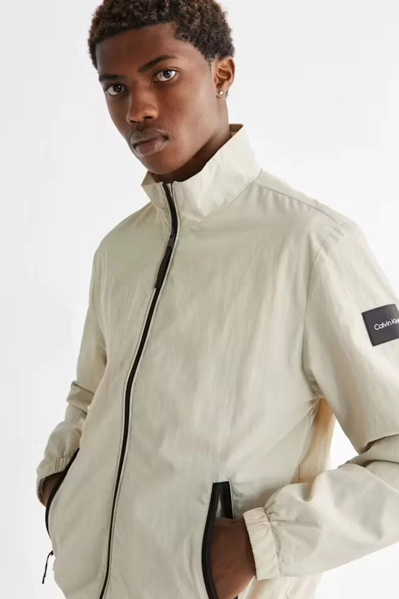 Calvin Klein RECYCLED CRINKLE NYLON  BLOUSON Erkek Ekru Ceket K10K111441-ACE