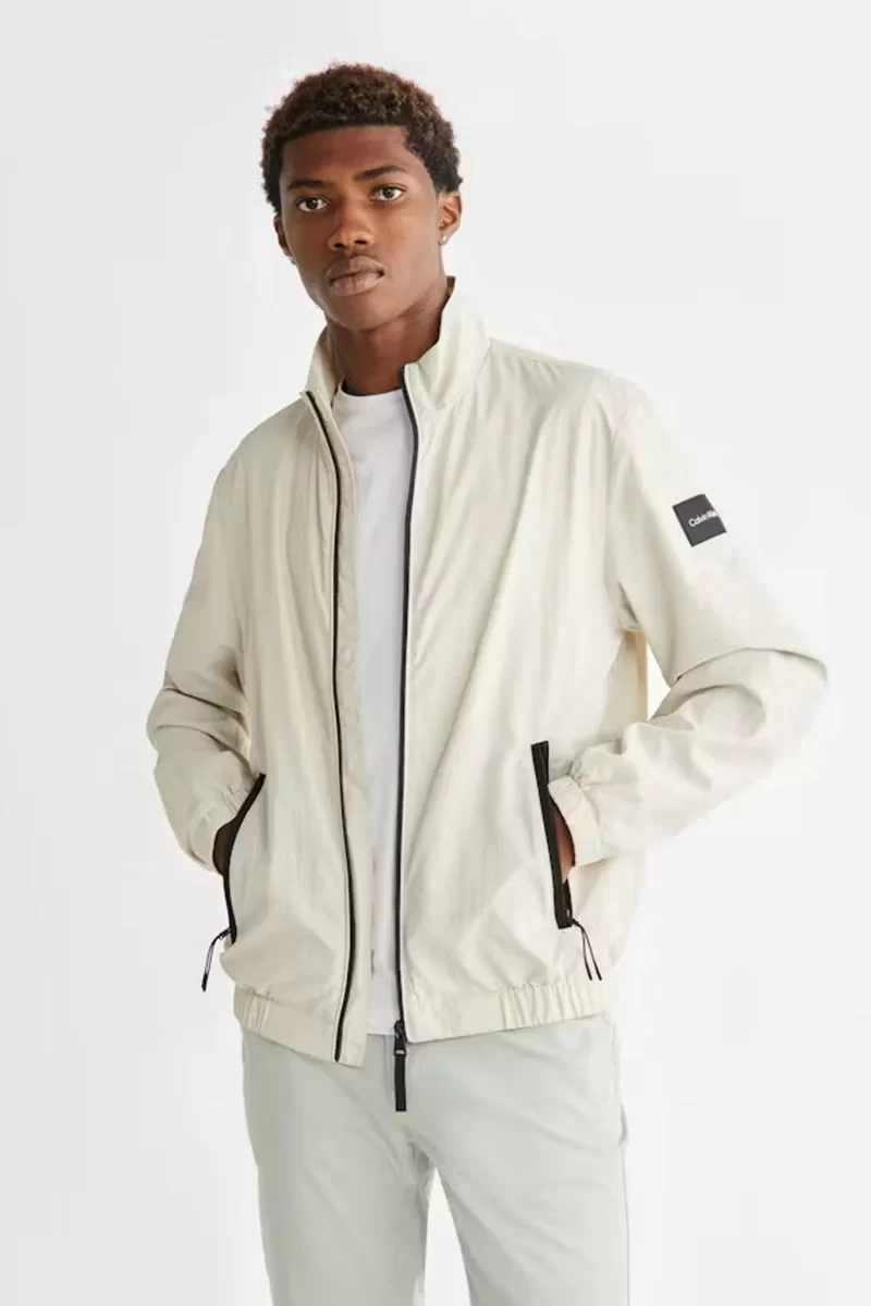 Calvin Klein RECYCLED CRINKLE NYLON  BLOUSON Erkek Ekru Ceket K10K111441-ACE