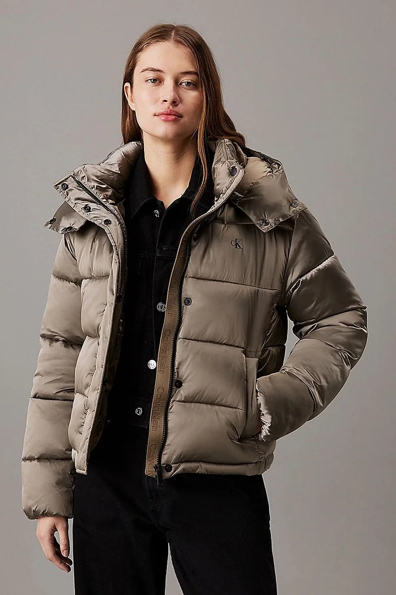 CK Jeans SHINY MONOLOGO ND SHORT PUFFER Kadın Kahverengi Mont J20J224616-PAV