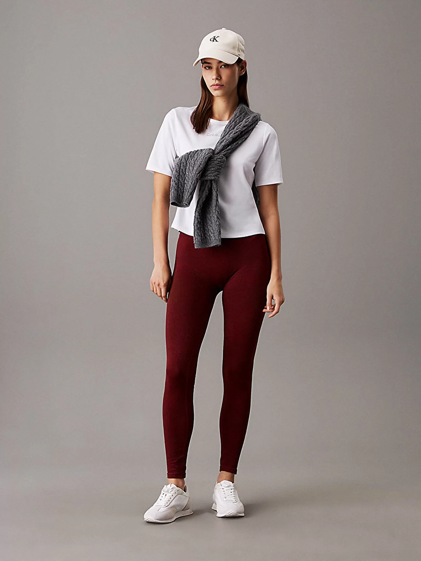 Calvin Klein Kadın Beyaz Regular Fit Logolu Crop T-Shirt