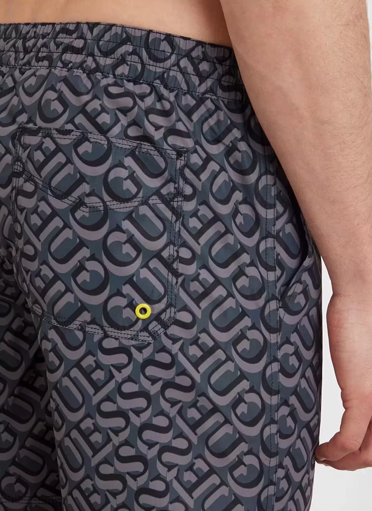 Guess SWIMTRUNK MEDIUM GUESS AOP Erkek Siyah Mayo F4GT06WG2A2-P9WN