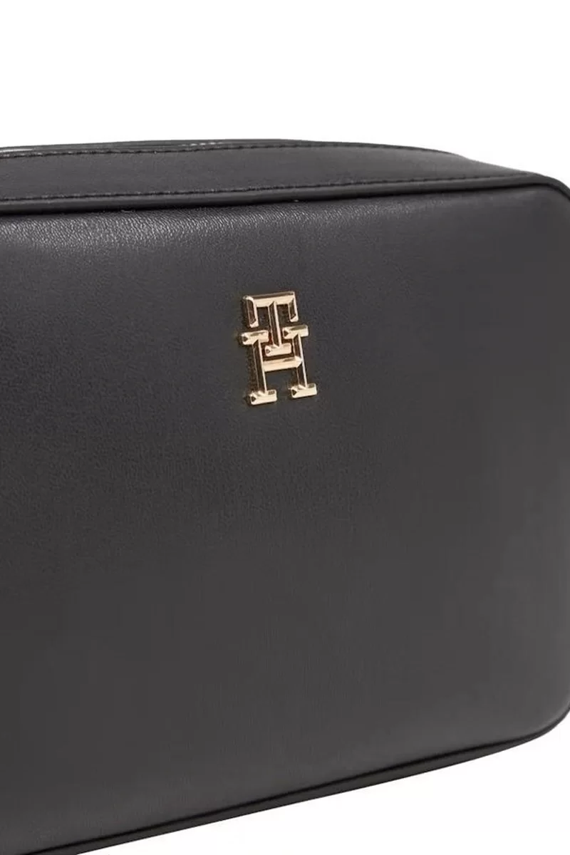 Tommy Hilfiger TH DISTINCT CAMERA BAG Kadın siyah Omuz Çantası AW0AW16894BDS