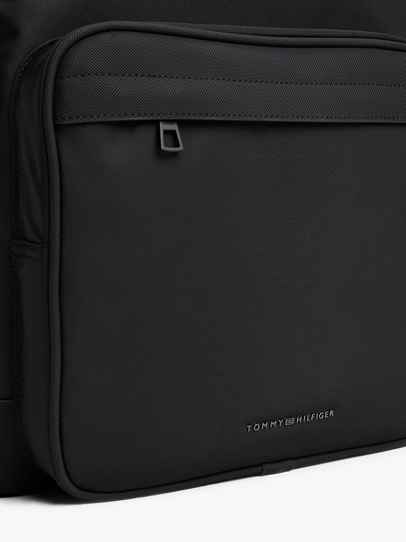 Tommy Hilfiger Erkek Metal Logolu Çift Fermuarlı Sırt Çanta