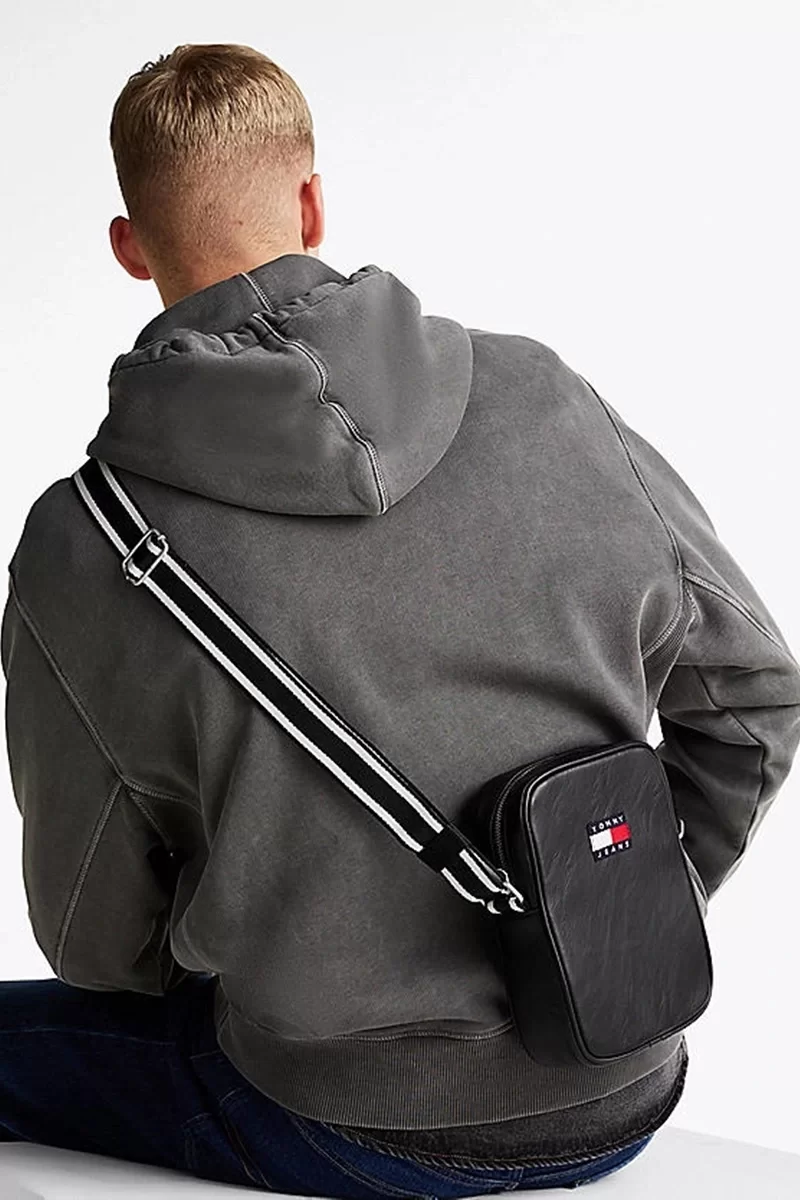 Tommy Hilfiger Erkek Siyah Askılı Çapraz Omuz Çantası