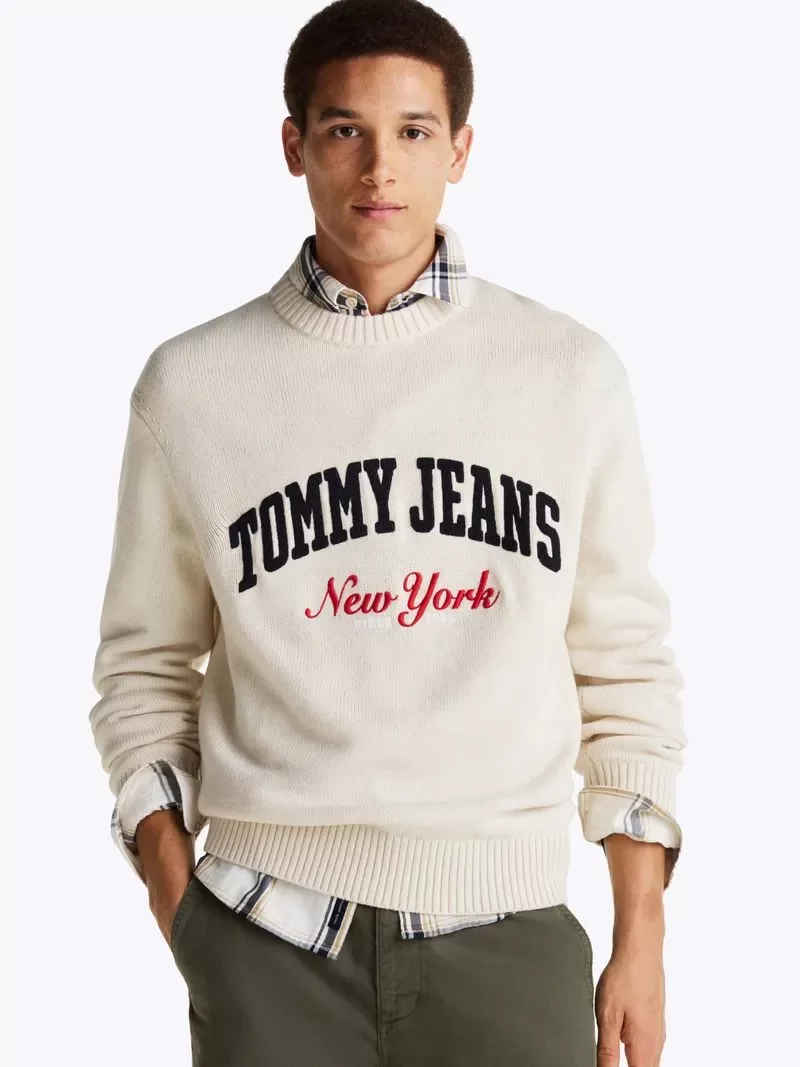Tommy Jeans TJM REG VARSITY CREW SWEATER EXT Erkek beyaz Kazak DM0DM21114ACG
