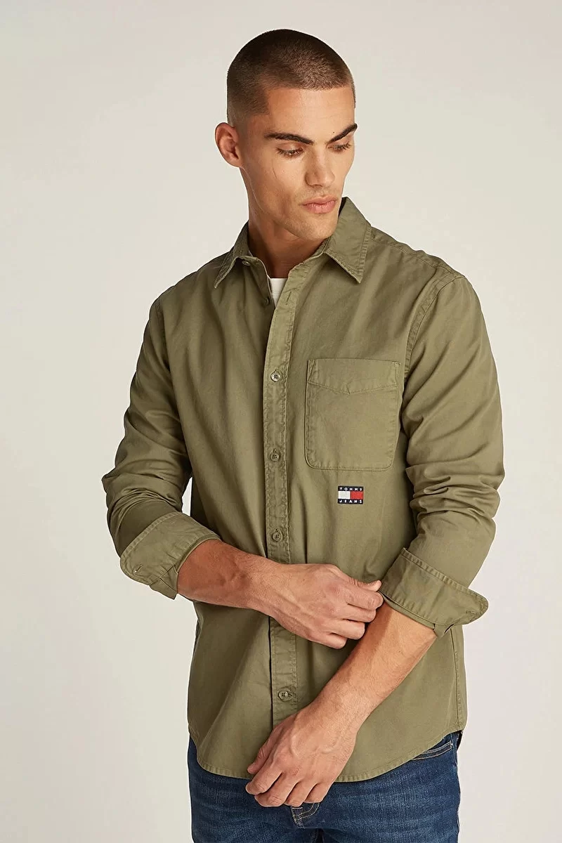 Tommy Jeans TJM REG WASHED TWILL SHIRT Erkek yeşil Gömlek DM0DM21107M12