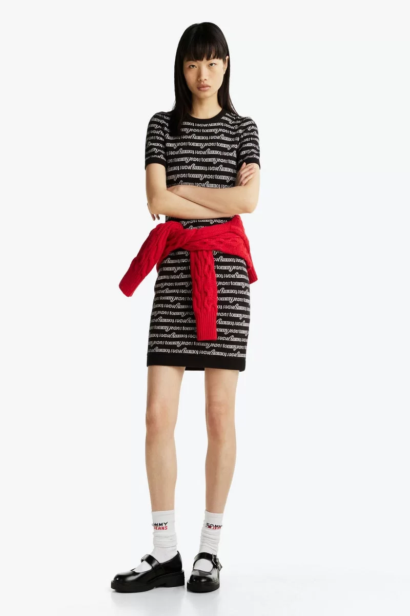 Tommy Jeans TJW SCRIPT AOP SWEATER DRESS Kadın siyah Elbise DW0DW194780GM