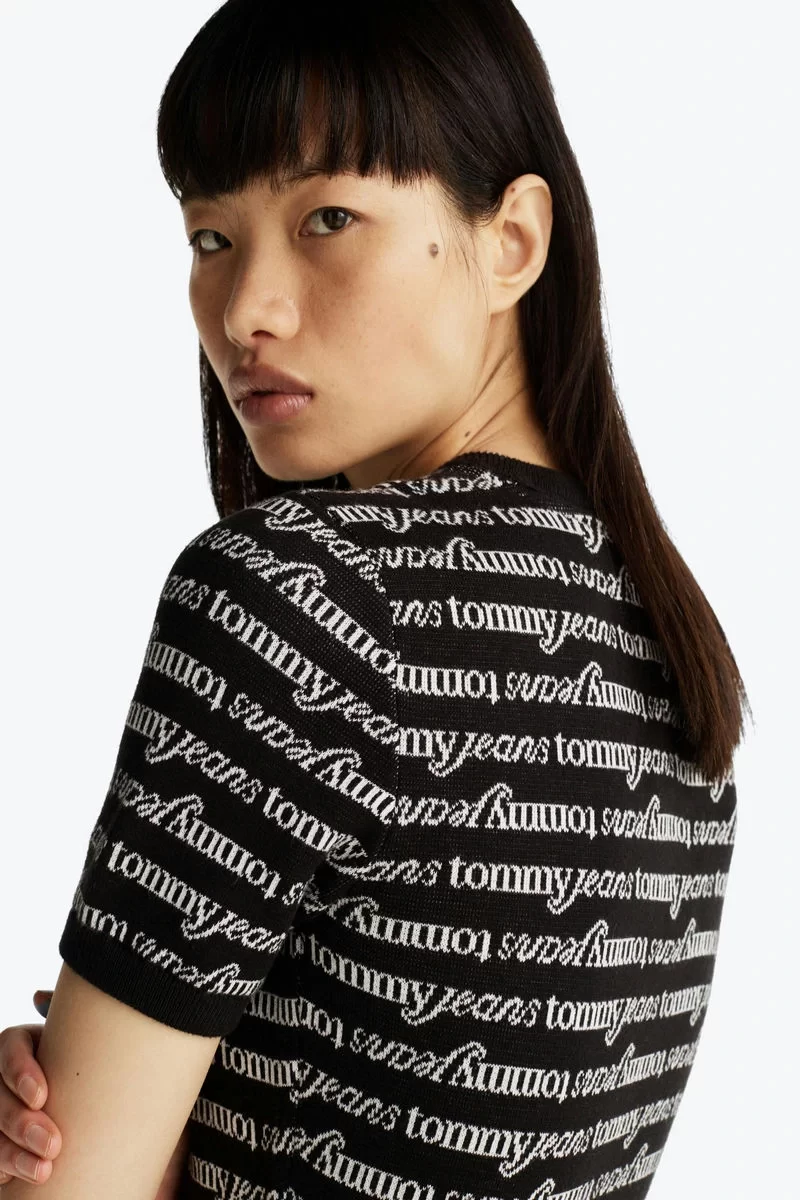 Tommy Jeans TJW SCRIPT AOP SWEATER DRESS Kadın siyah Elbise DW0DW194780GM