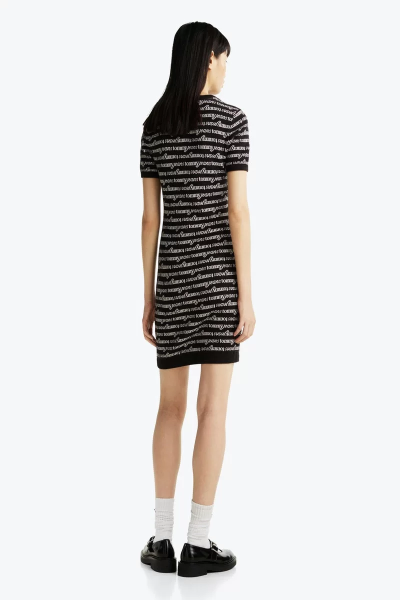 Tommy Jeans TJW SCRIPT AOP SWEATER DRESS Kadın siyah Elbise DW0DW194780GM