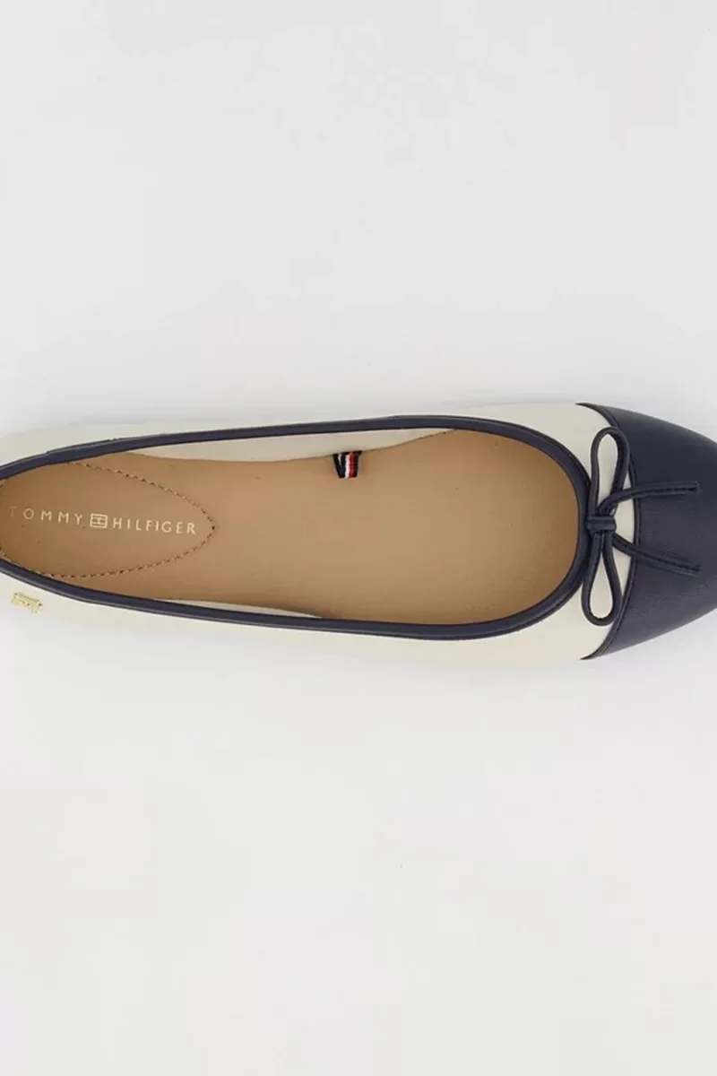 Tommy Hilfiger Kadın Deri Burunlu Bej Babet FW0FW08759ACG