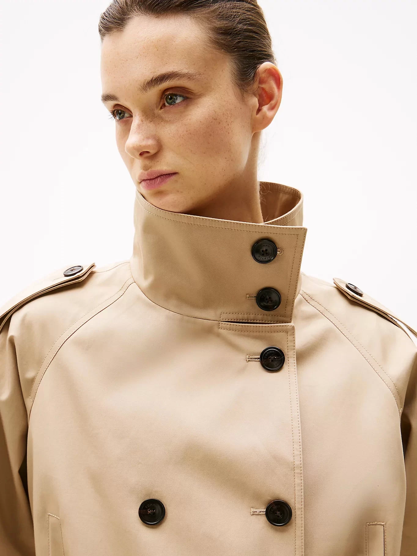 Tommy Hilfiger COTTON CROP TRENCH Kadın  Trençkot WW0WW43933AEG