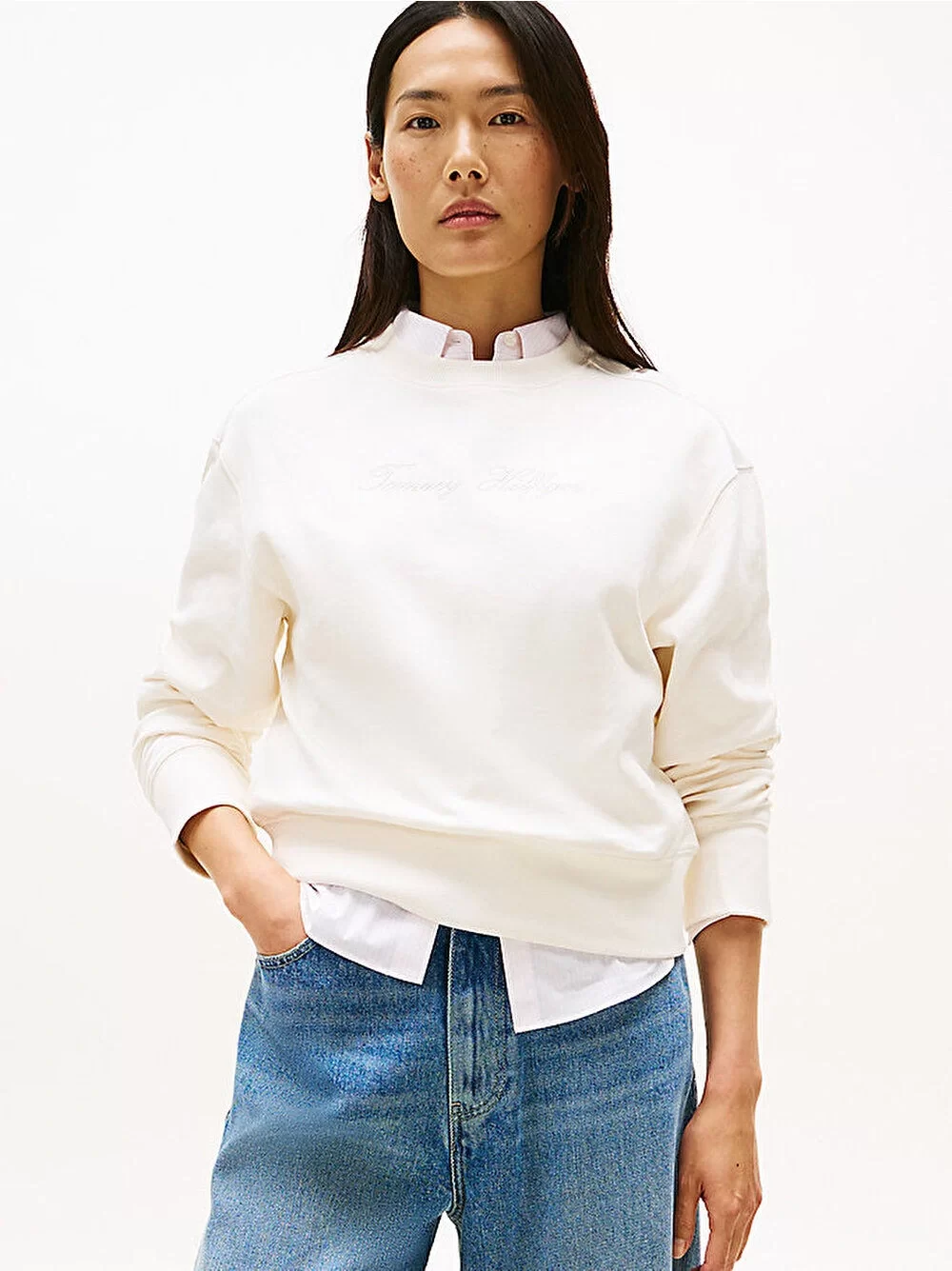 Tommy Hilfiger Kadın Simli Yazı Baskılı Normal Kesim Beyaz Kazak WW0WW47159YA8