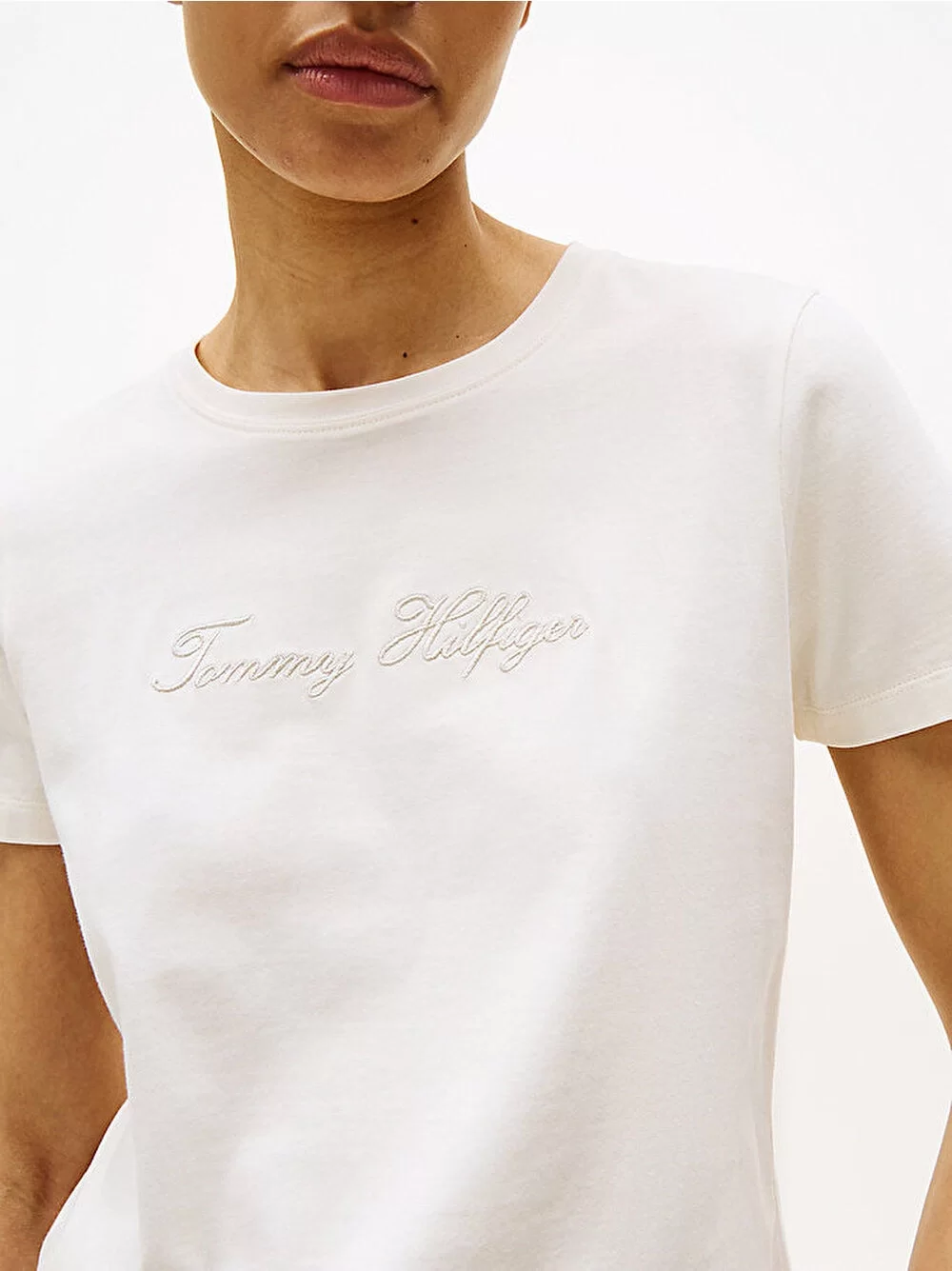 Tommy Hilfiger Kadın Simli Yazı Baskılı Normal Kesim Kısa Kollu Beyaz T-shirt WW0WW47210YA8