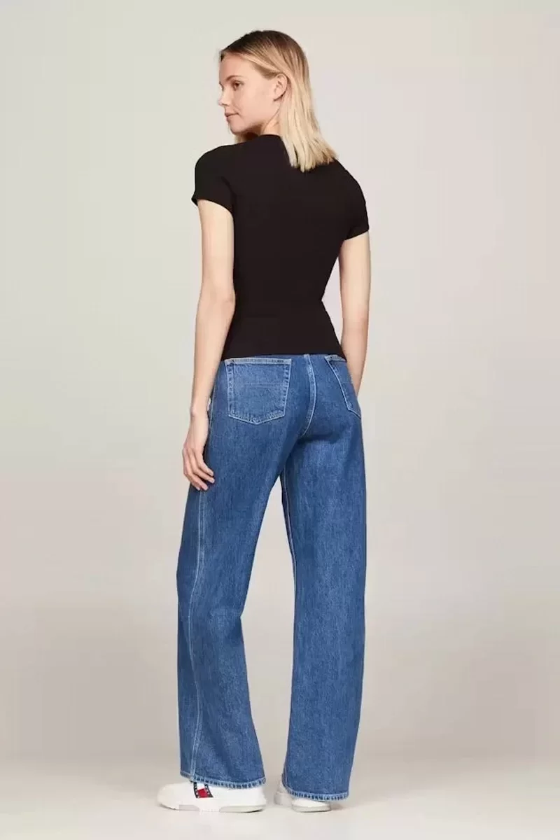 Tommy Hilfiger Kadın Slim Badge Siyah T-Shirt DW0DW17881BDS